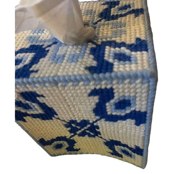 Plastic Canvas Needlepoint Tissue Box Covert Handmade Vintage  Delft Design - Picture 4 of 6